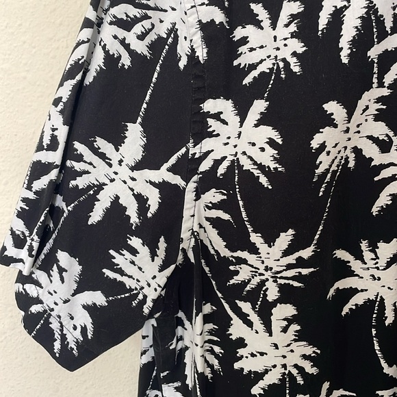 Hawaiian Tropical black and white button down shirt - Picture 3 of 4